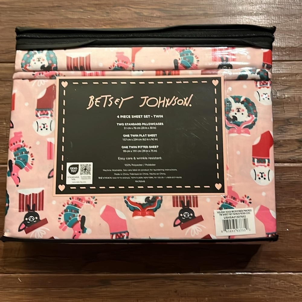 Betsey Johnson Holiday Dogs Microfiber Pink/Red Christmas Twin Sheet Set - Picture 2 of 5